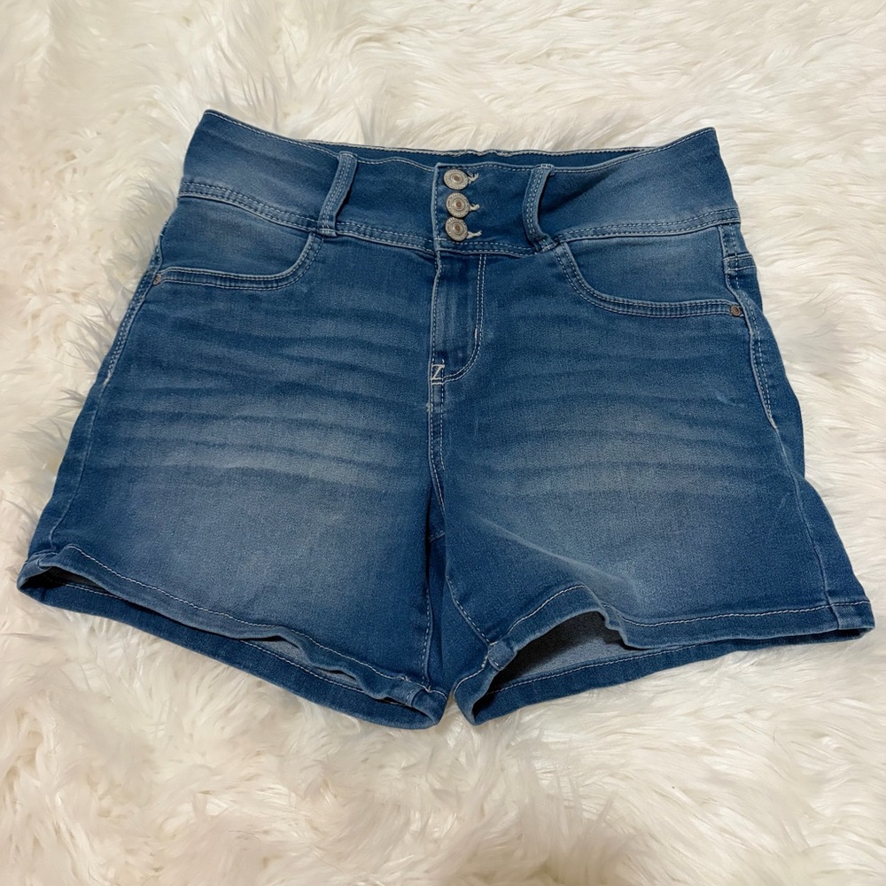 Wallflower Jean shorts size 7‎